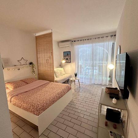 Studio Sur Le Port De Hyeres - A 2Min Des Plages, Clim & Balcon Экстерьер фото