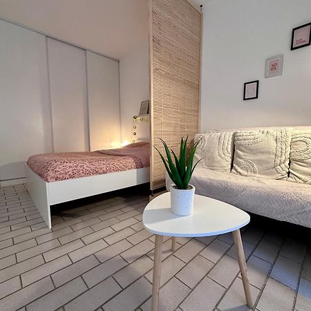 Studio Sur Le Port De Hyeres - A 2Min Des Plages, Clim & Balcon Экстерьер фото