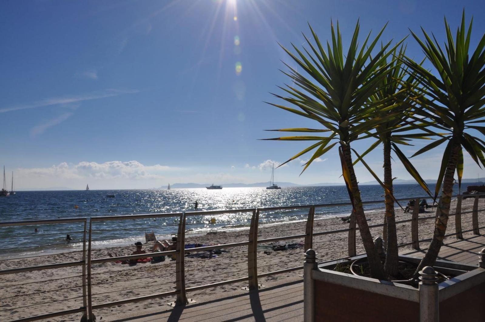 Studio Sur Le Port De Hyeres - A 2Min Des Plages, Clim & Balcon Экстерьер фото