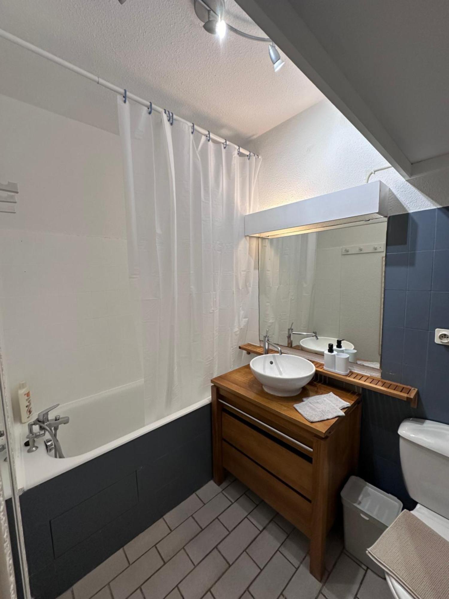 Studio Sur Le Port De Hyeres - A 2Min Des Plages, Clim & Balcon Экстерьер фото