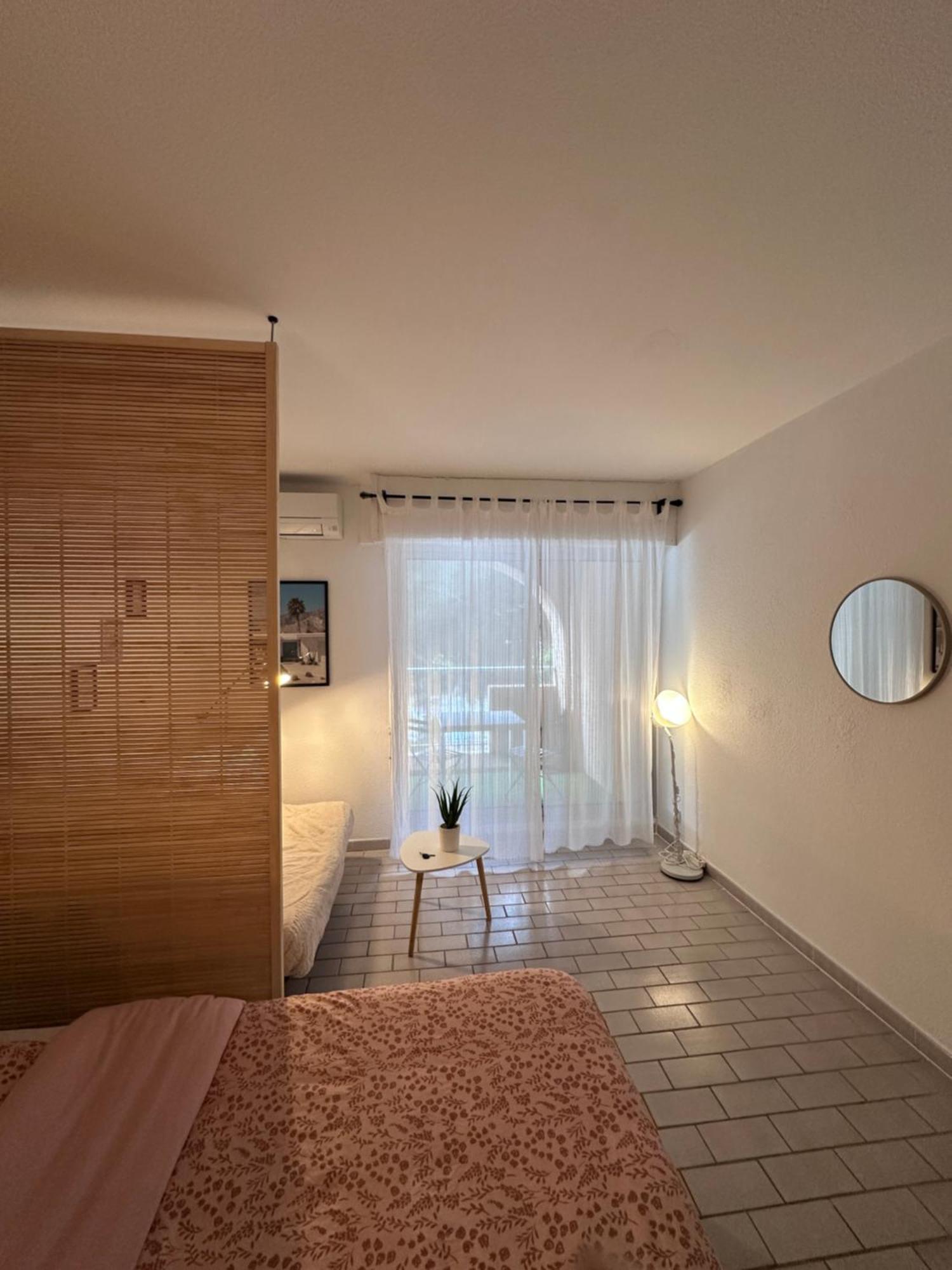 Studio Sur Le Port De Hyeres - A 2Min Des Plages, Clim & Balcon Экстерьер фото
