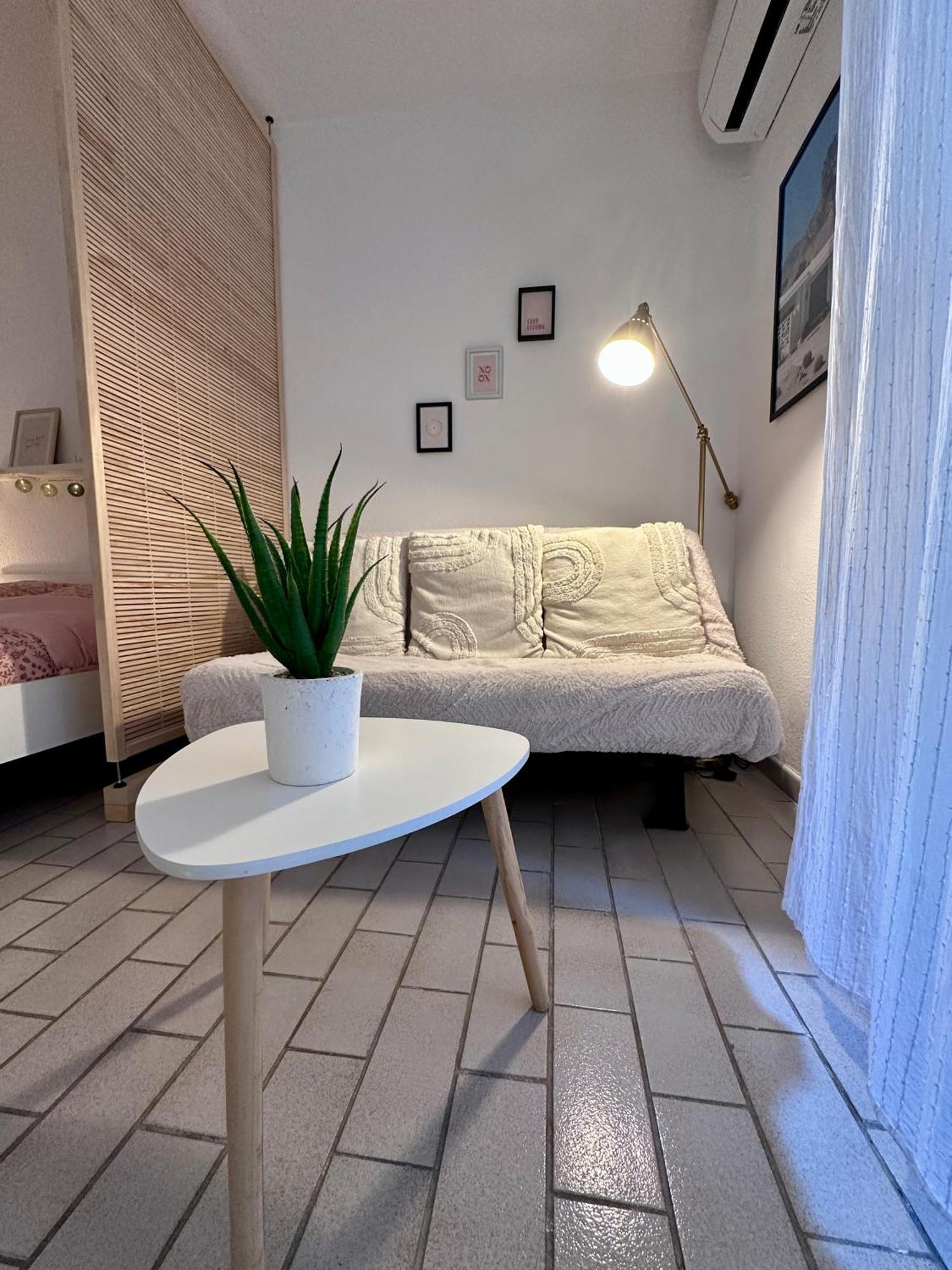 Studio Sur Le Port De Hyeres - A 2Min Des Plages, Clim & Balcon Экстерьер фото