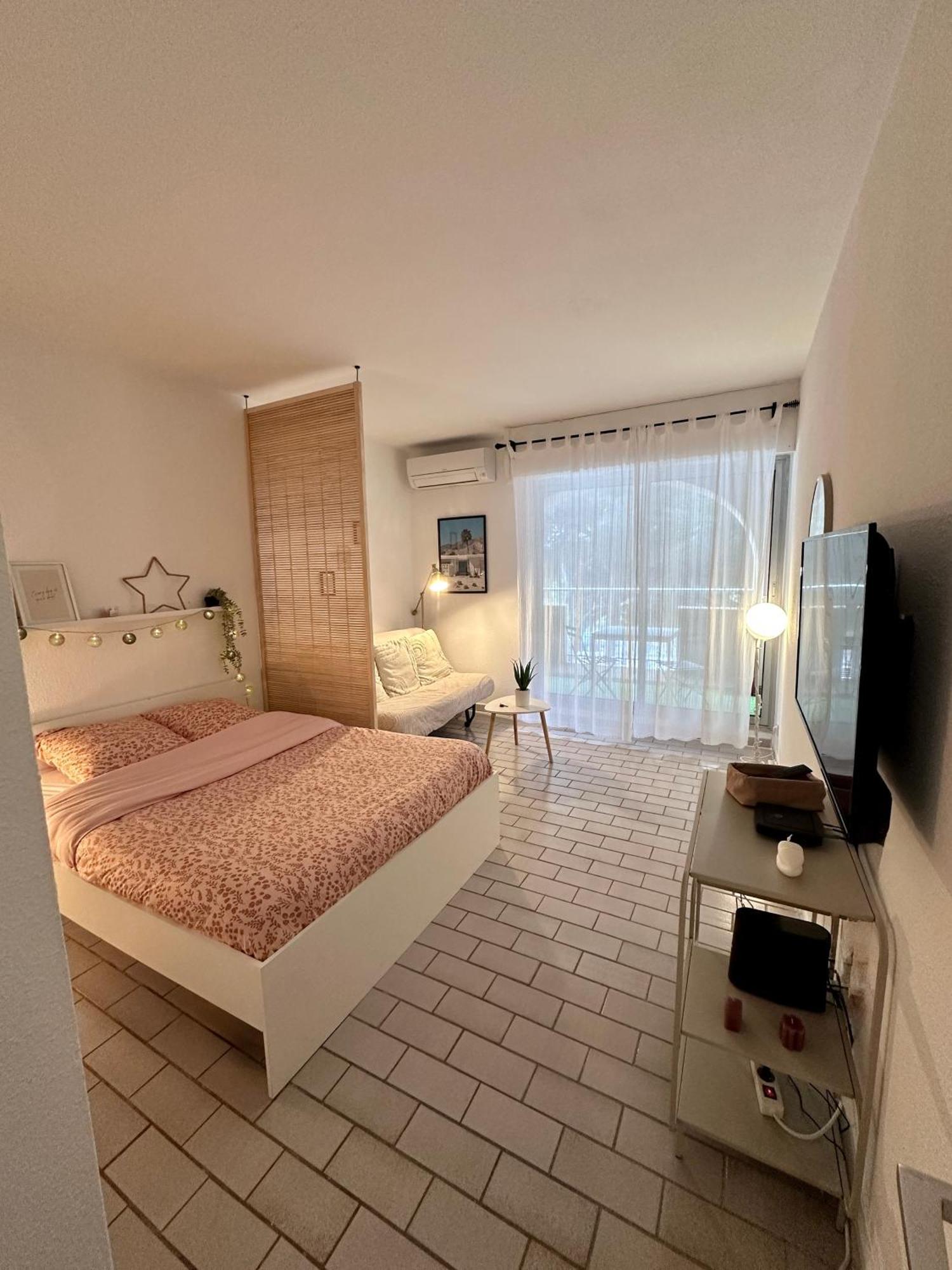 Studio Sur Le Port De Hyeres - A 2Min Des Plages, Clim & Balcon Экстерьер фото