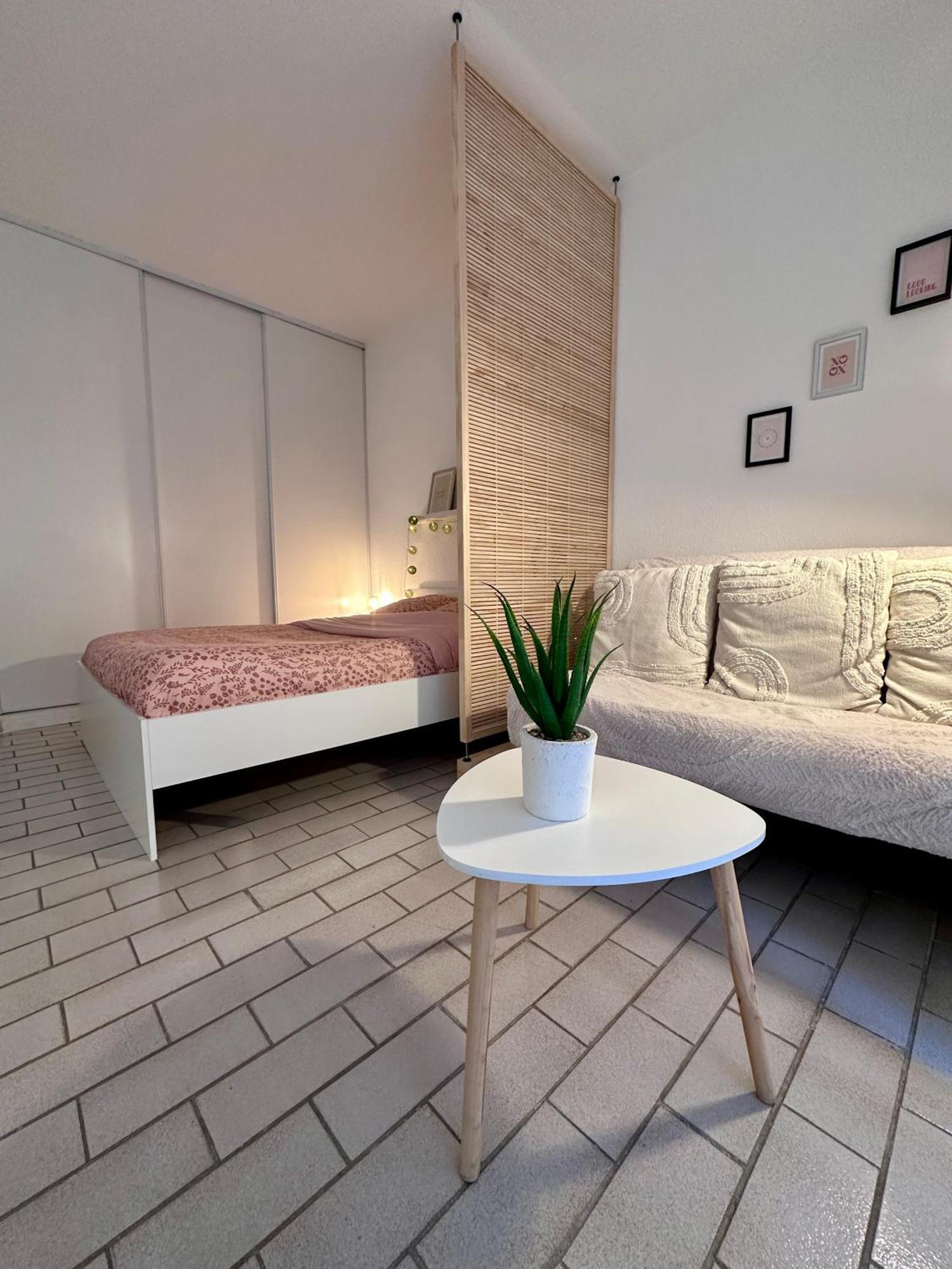 Studio Sur Le Port De Hyeres - A 2Min Des Plages, Clim & Balcon Экстерьер фото